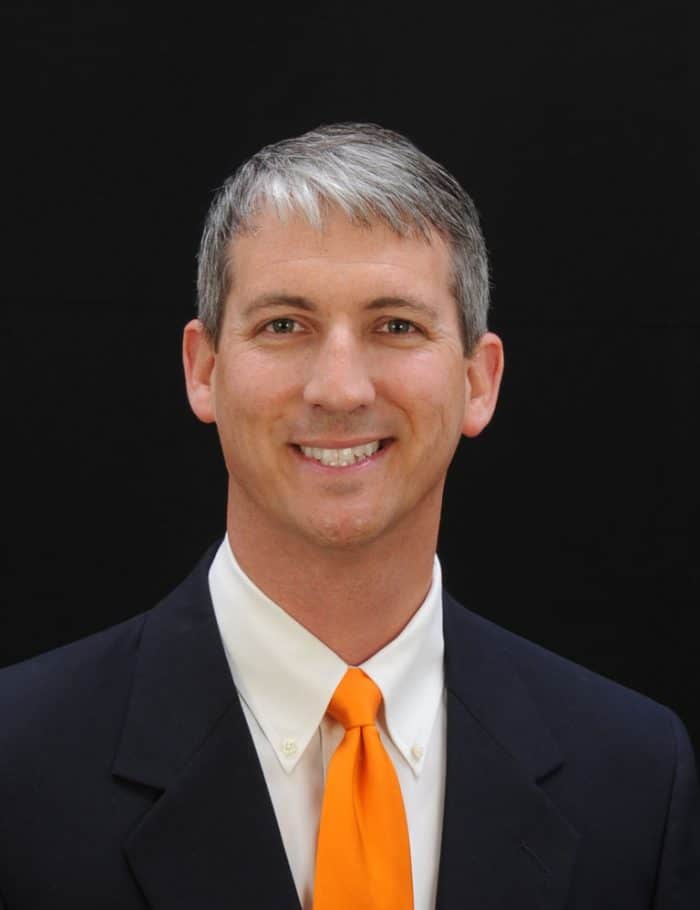 Knoxville Eye Doctor Optometrist Steven Elliott Volunteer Eyecare